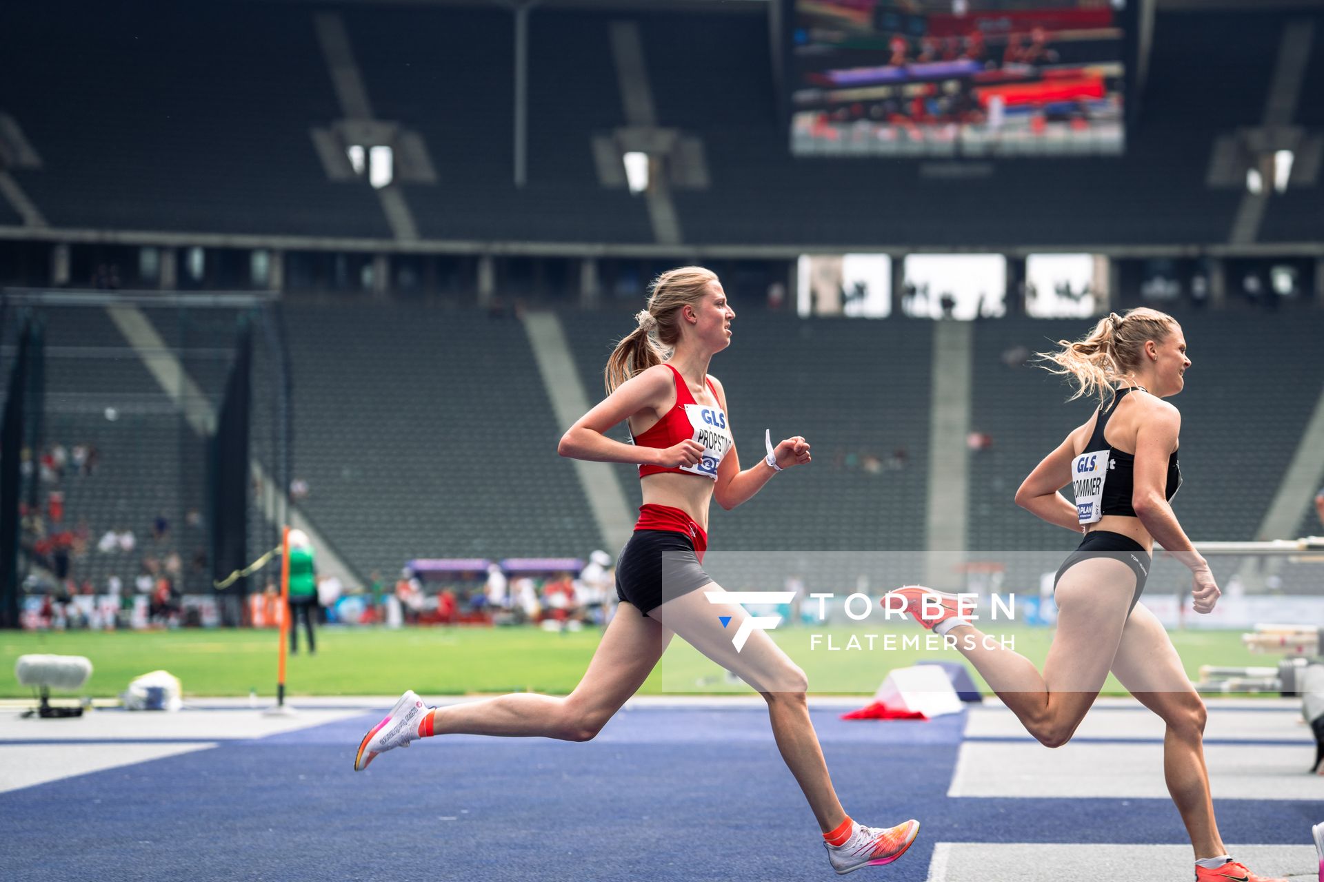 Marie Proepsting (VfL Eintracht Hannover) ueber 1500m waehrend der deutschen Leichtathletik-Meisterschaften im Olympiastadion am 25.06.2022 in Berlin